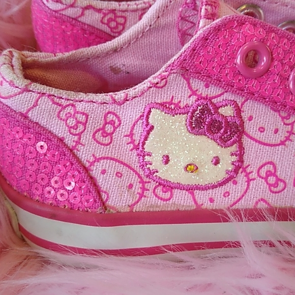 Hello Kitty Sanrio Little Girls Sneakers. Pinks & White. Sz 6M - Picture 11 of 11